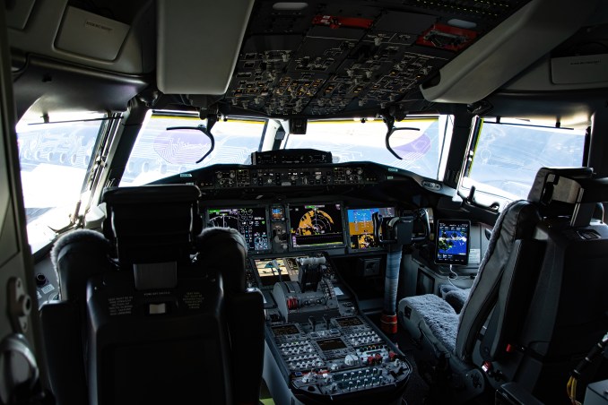 Le poste de pilotage du Boeing 777-9